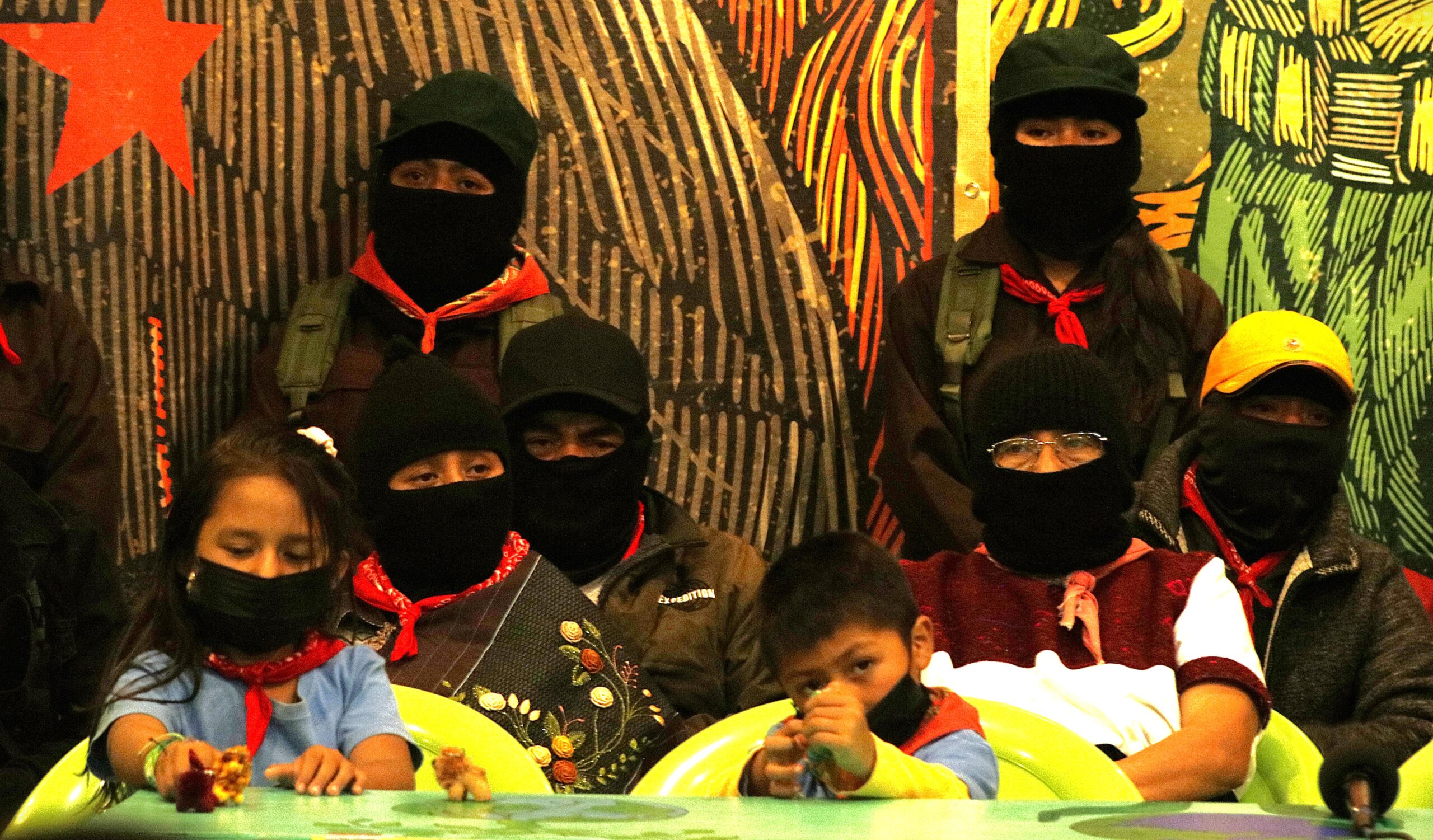 Ensayo fotográfico del Semillero La Tormenta dentro y fuera según las comunidades y pueblos zapatistas